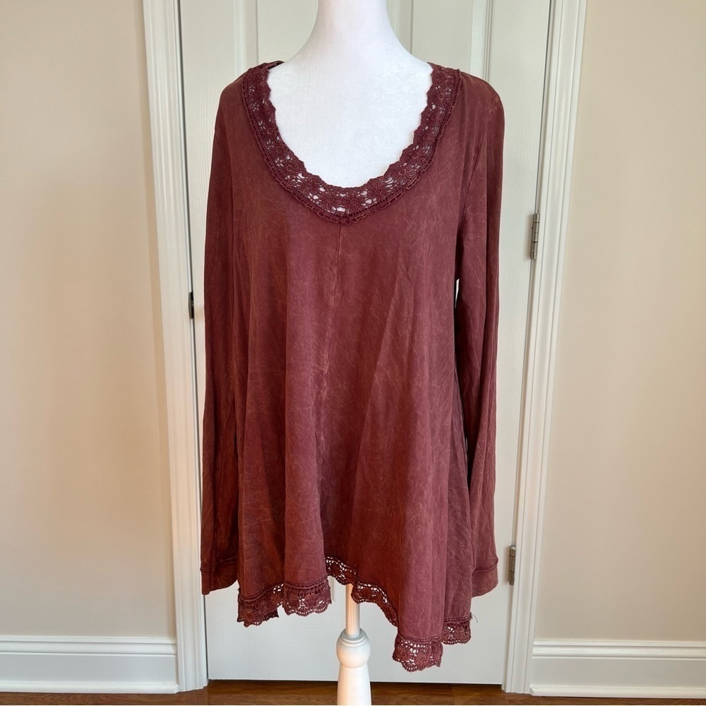! Altar'd State Brick Red Long Sleeve Ruffle Crochet Hem Knit Tunic